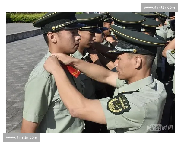 军装未卸归故里，门开见母泪先流
