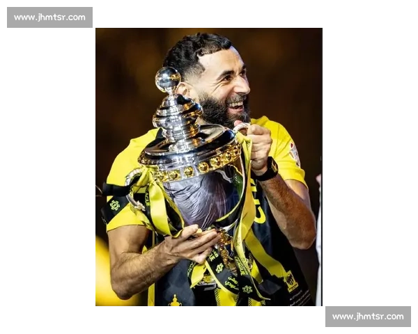 卡里姆·本泽马:从球场英雄到足球传奇的辉煌征程 卡里姆·本泽马:从球场英雄到足球传奇的辉煌征程