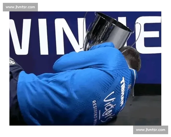 德甲温情瞬间:樊振东笑看弗朗西斯卡换衣趣事 德甲温情瞬间:樊振东笑看弗朗西斯卡换衣趣事